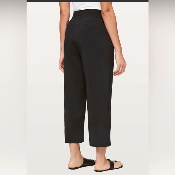 Lululemon Wanderer Crop
Black sz 6 - Picture 2 of 5